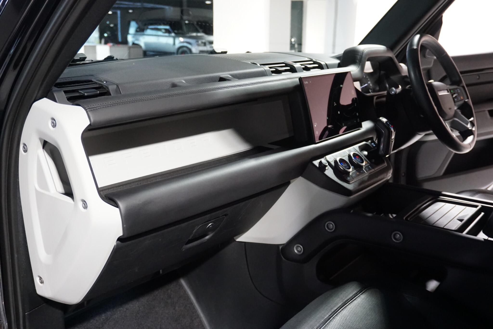 Land Rover Defender 110 3.0 D300 MHEV X-Dynamic HSE SUV 5dr Diesel Auto 4WD Euro 6 (s/s) (300 ps)